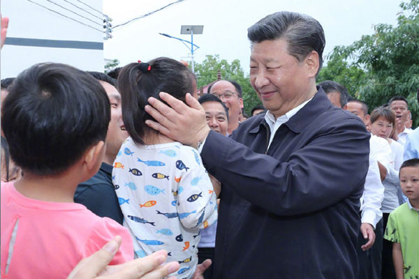 習近平到潭頭村看望老區(qū)群眾 習近平到潭頭村看望老區(qū)群眾